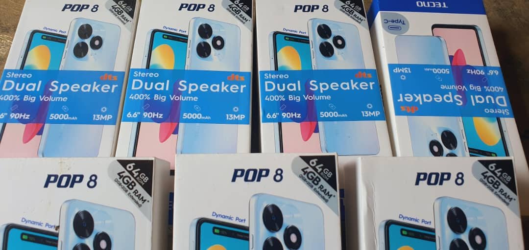 Bunyakiri : Des membres des radios clubs bénéficient de smartphones offerts par la RCBU.