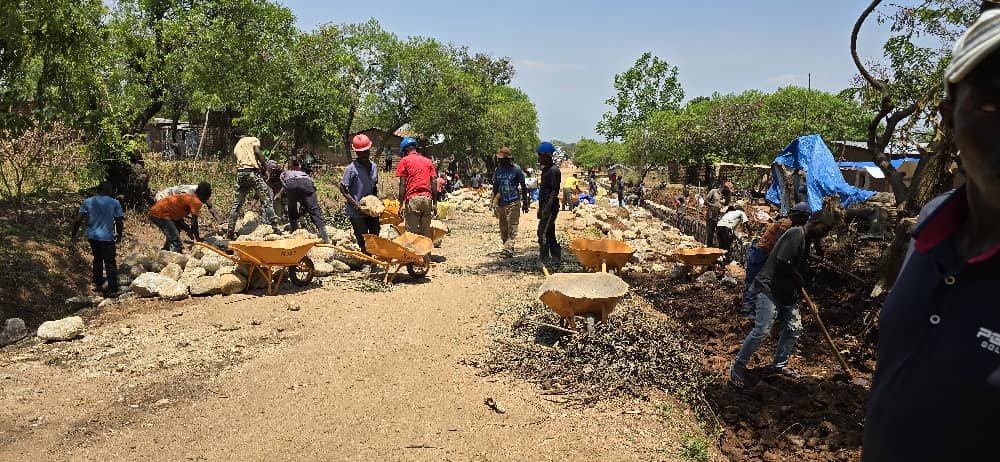 SUD-KIVU : Le P-DDRCS et son partenaire ont entamé la phase ultime des travaux de Haute intensité de main-d&rsquo;oeuvre dans la zone d&rsquo;Uviraa