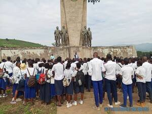 Kamanyola/Tourisme: Les élèves du Lycée Kamanyola en visite au site touristique qui héberge les hyppopotames et le monument historique