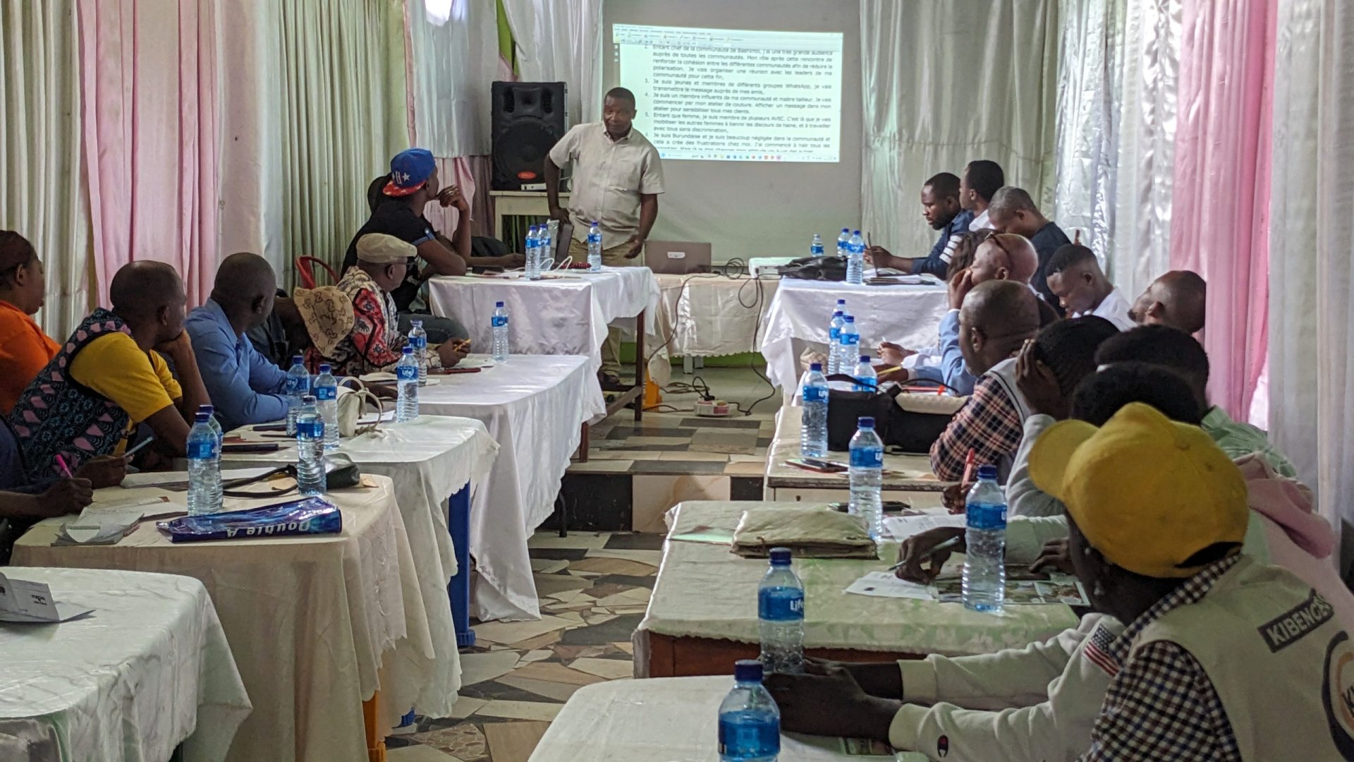 Sud-Kivu: Des journalistes web et influenceurs des réseaux sociaux d&rsquo;Uvira s’engagent à lutter contre la polarisation et les discours haineux