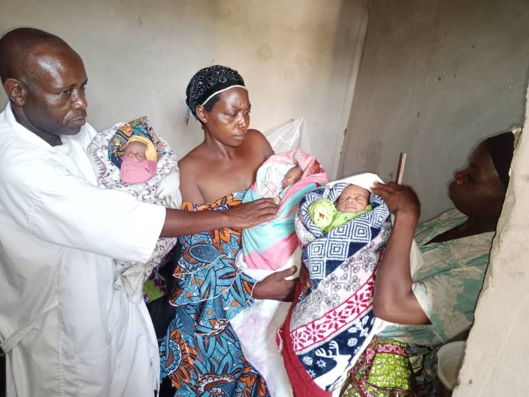 Kamanyola : Une mère donne naissance à des triplés, la famille lance un appel à l’aide