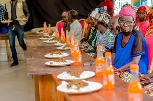 Sud-kivu : Des personnes de troisième âge, bénéficient des repas de solidarité à Uvira