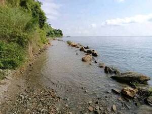 Uvira : Un camion se renverse dans le Lac Tanganyika, un seul survivant repêché sur 8 personnes à bord