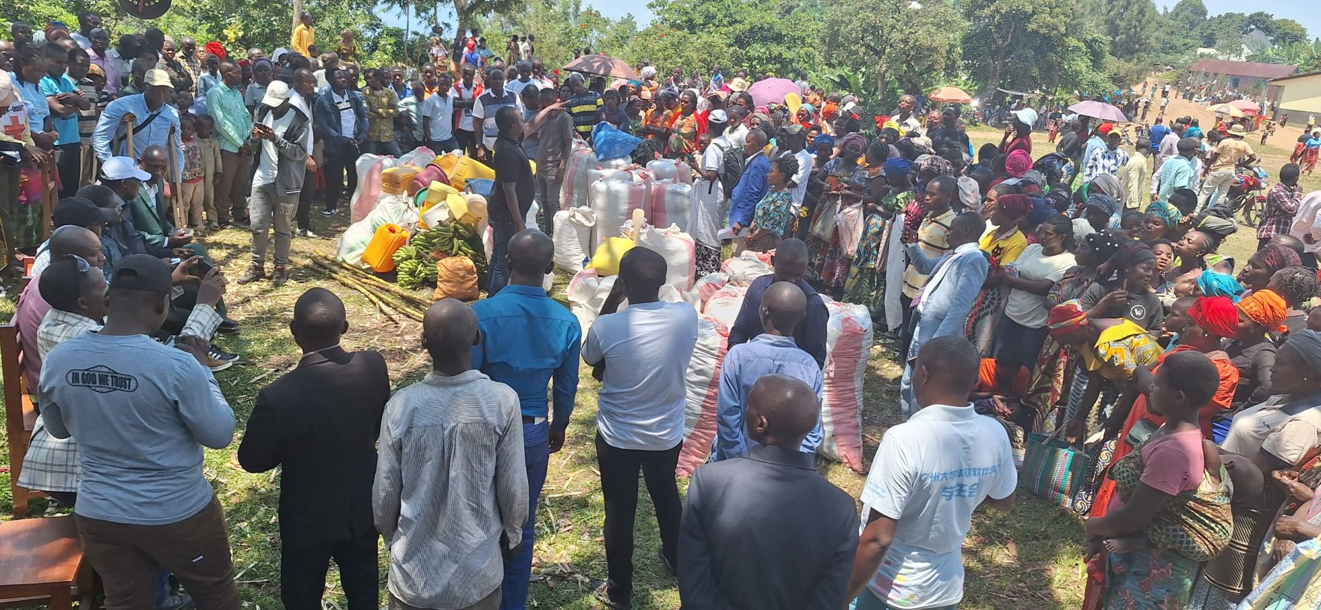 Idjwi: La Communauté locale apporte de l&rsquo;assistance aux déplacés de la guerre entre les FARDC et les rebelles du M23 appuyés par le Rwanda