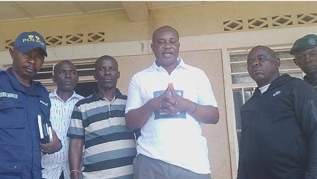 Fizi: l&rsquo;administrateur du territoire rassure ses administrés et les appelle au travail