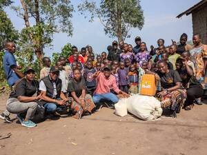 Idjwi: 53 enfants orphelins déplacés de guerre retrouvent le sourire grâce à l’assistance du club des jeunes « Aimons-nous Vivants »