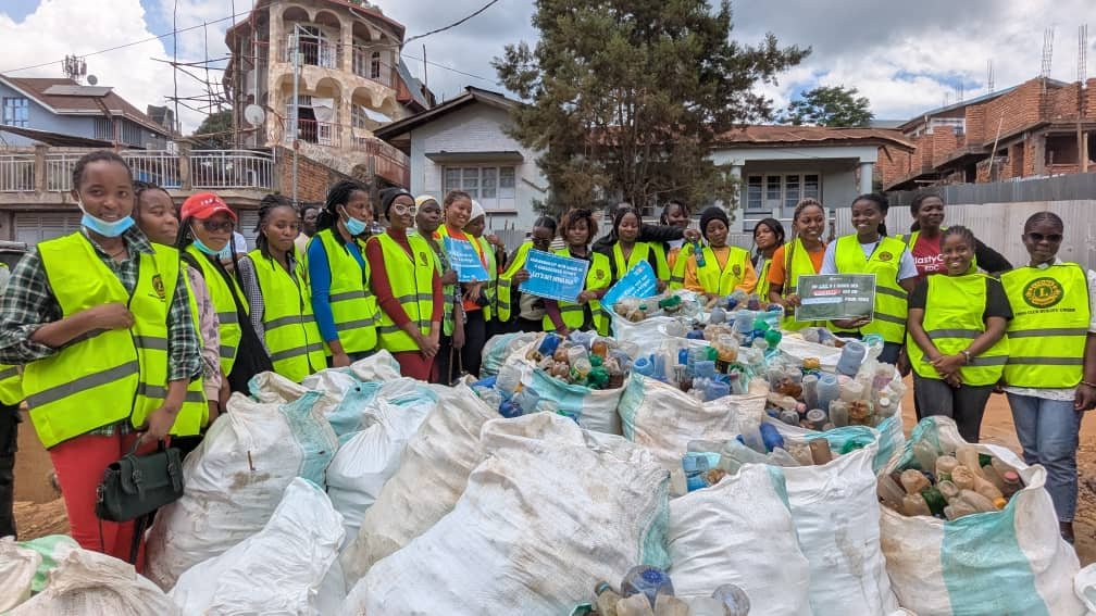 Journée de l&rsquo;eau : 80 sacs des déchets plastiques collectés au littoral du lac Kivu par des organisations des jeunes écologistes
