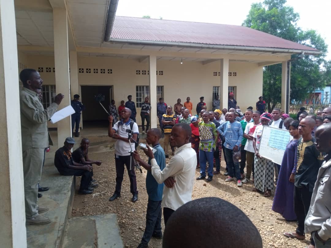 Shabunda/Éducation: Les enseignants de Shabunda sur la rue ce mercredi 23 avril, ils réclament le paiement de leurs salaires de 3 mois au gouvernement