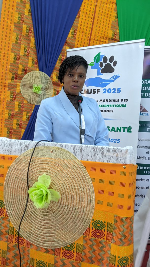 Abidjan : lancement de la conférence mondiale des journalistes scientifiques Francophones, Henriette Sifa porte le drapeau congolais