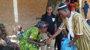 UVIRA : la FJVK vient en aide à plus de 70 personnes vulnérables du village Katongo