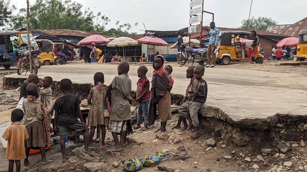 Uvira/Société : certains enfants déplacés de guerre du Nord et Sud-kivu nécessitent une assistance pour l&rsquo;achat des fournitures scolaires pour l&rsquo;année 2025-2026