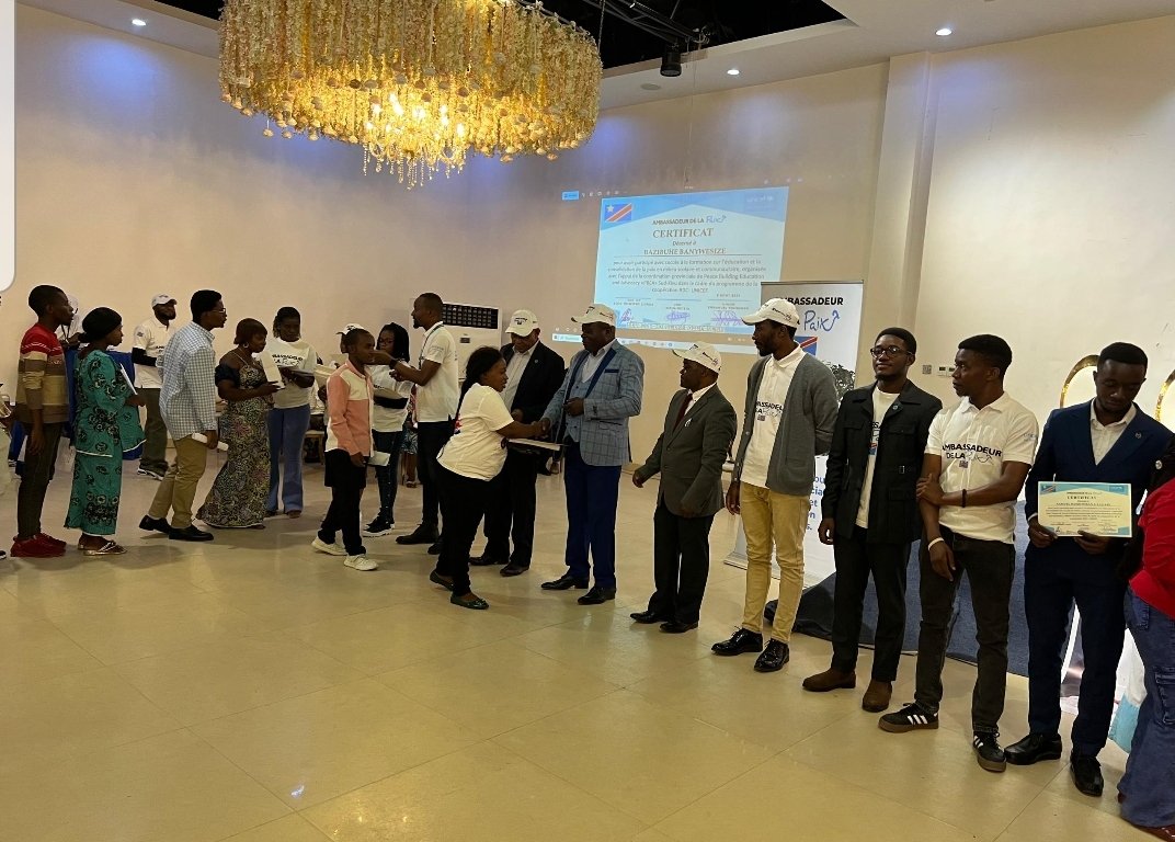 Sud-Kivu : Des centaines de jeunes certifiés Ambassadeurs de la paix à Bukavu