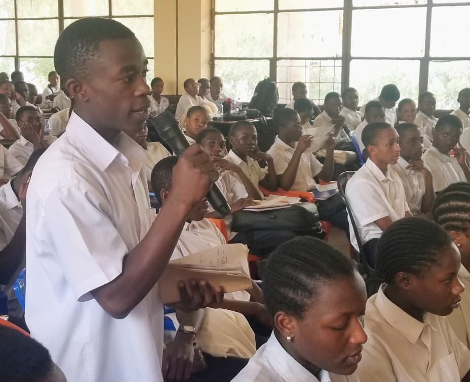 Bukavu : Des Élèves de l’Institut d’Ibanda sensibilisés à la gestion des déchets et à la protection de l’environnement