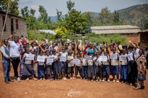 Sud-Kivu : l’ASBL « Bâtisseurs d’Amour » d’Esther Kubisibwa redonne l&rsquo;espoir aux élèves vulnérables de Mbobero