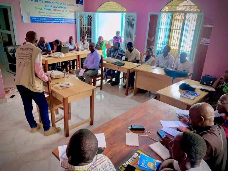 Uvira : Les journalistes mobilisés en première ligne pour renforcer la sensibilisation contre Ebola