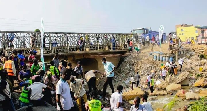 Uvira/Environnement : Les riverains de Kalimabenge unissent leurs efforts pour protéger le lac Tanganyika de la pollution