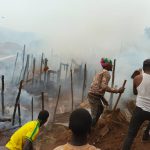 Kabare : Un violent incendie ravage cinq habitations et quatre boutiques à Buhozi, plus de sept familles sinistrées