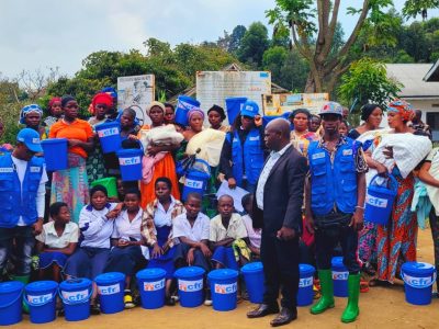 Kalehe : le Club des Filles Reporters apporte une assistance hygiénique à 50 femmes déplacées à Ramba