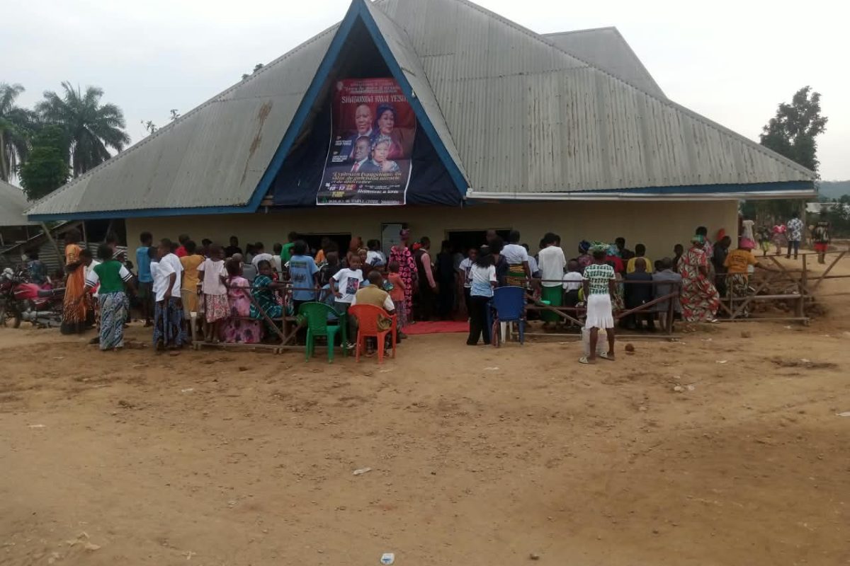 Shabunda : inauguration d’une nouvelle église et consécration de 302 serviteurs de la communauté « Centre Viens et Vois »