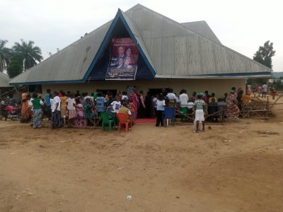 Shabunda : inauguration d’une nouvelle église et consécration de 302 serviteurs de la communauté « Centre Viens et Vois »