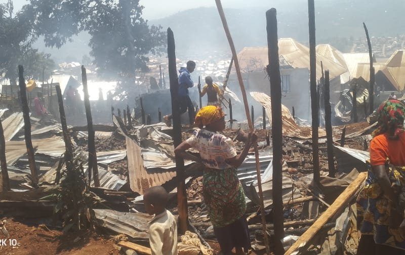 Kabare : Sept maisons réduites en cendres dans un incendie à Kabungo, neuf familles sinistrées